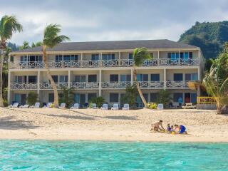 Moana Sands Group Family on beach