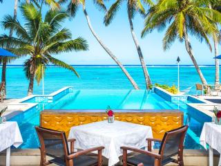 Little-Polynesian-Resort-Pool-side-Tables