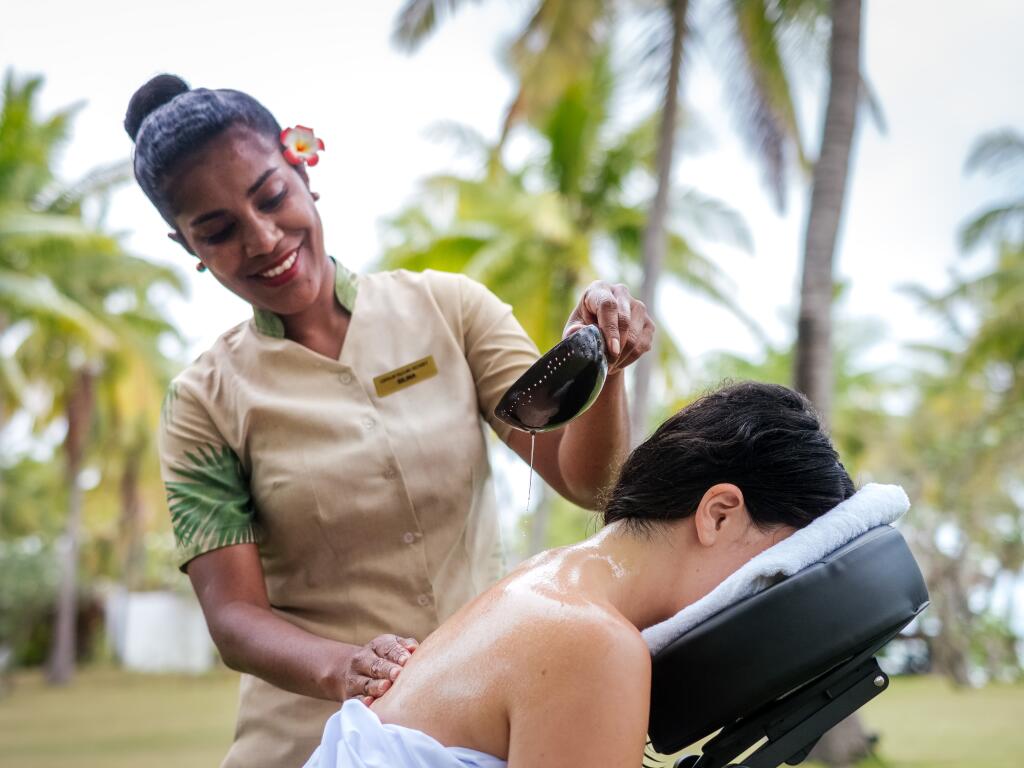 https://www.travelonline.com/fiji/mamanuca-islands/accommodation/lomani-island-resort/neck-and-shoulder-massage-110046-crop.jpg