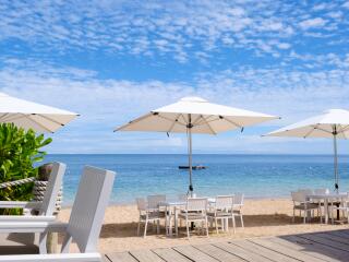 Beach bar dining