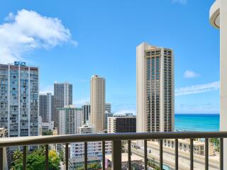 Waikiki View 1 King Bed