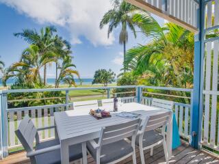 Deluxe Beachfront Villa Balcony