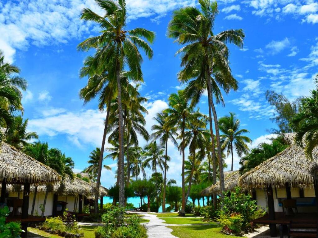 Aitutaki Beachfront Escape