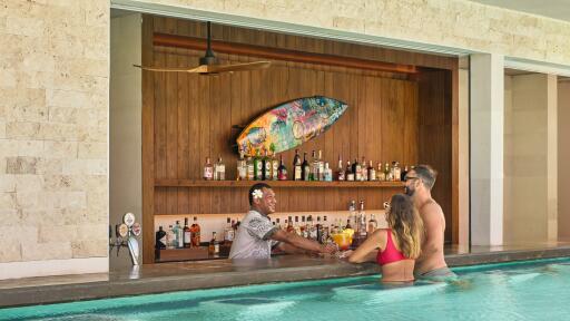 Breeze Swim-Up Bar