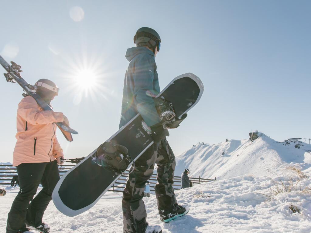 EARLYBIRD SAVE $884: NZ Ski Springtime Escape