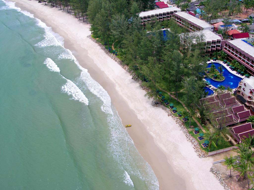 Beachfront Phuket Upgrade: 4 Free Nights