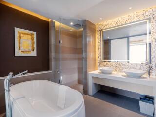 Superior Suite with Bathtub