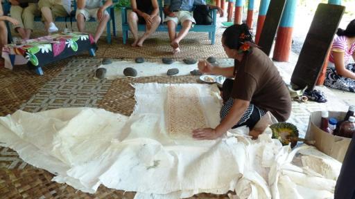 Savai'i Southern Coast Tour - Tapa making