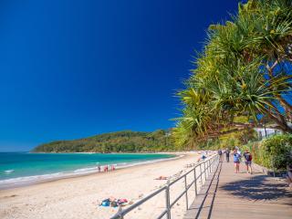 Noosa Beach - Tourism and Events Queensland