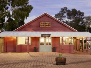 Outback Hotel & Lodge Exterior - Dusk